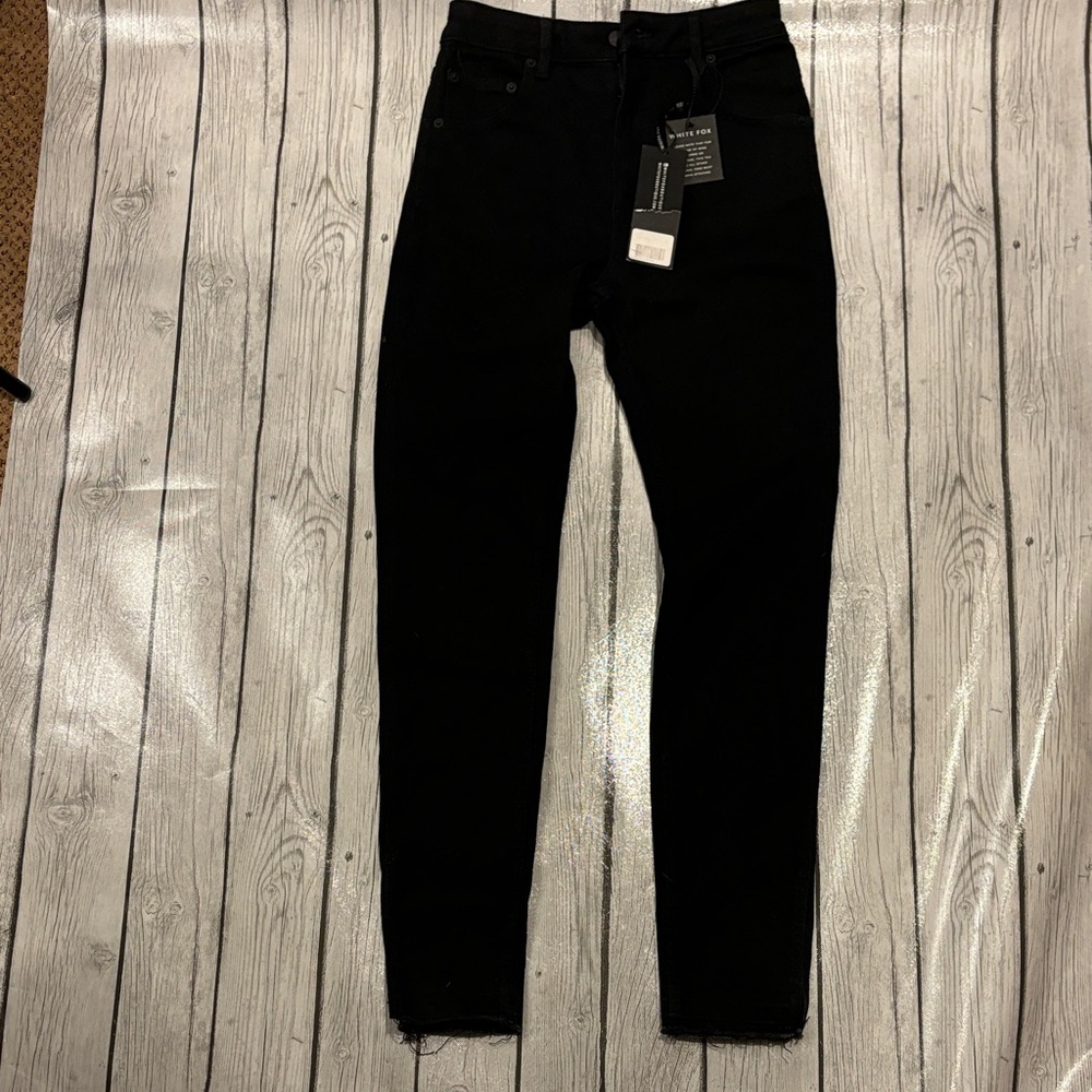 White Fox women’s size medium Black Skinny Jeans Break the Ice skinny fit